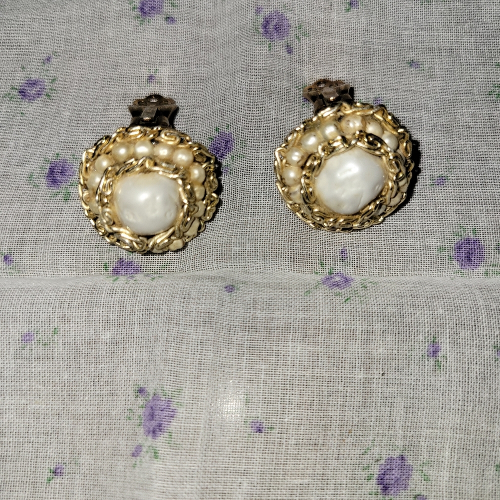 Vintage Faux Pearl & Gold Clip on Earrings